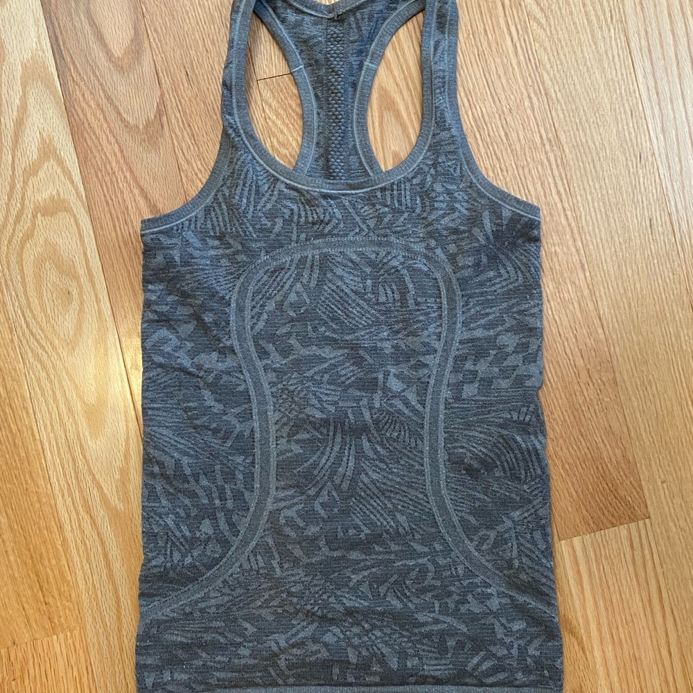 Lululemon gray tank